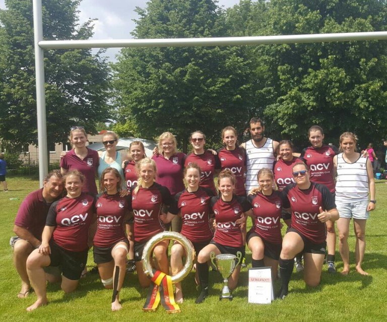 Rugby Frauen des ASV Köln feiern die Deutsche Meisterschaft im 7er